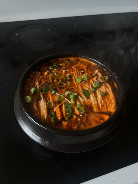 probably the easiest thing to make when you’re lazy all you need: -pork, kimchi, sesame oil, green onion, garlic -also added enoki mushroom & soft tofu yum Enochi Mushrooms, Kimchi Stew, Enoki Mushrooms, Soft Tofu, Homecooked Meals, Thing To Make, Green Onion, Sesame Oil, Green Onions