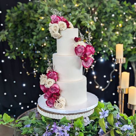 Congratulations to R & S on their wedding today at the beautiful @ErinEstate. Such a lovely venue for a celebration. Three layers of great flavours: 1. Pistachio cake / vanilla buttercream 2. Vanilla cake / Biscoff buttercream 3. Chocolate cake / chocolate buttercream #torontocakeartist #torontoweddingcake #weddingcaketoronto #floralweddingcake #torontobridal #customcaketoronto #torontocustomcake Cake Biscoff, Biscoff Buttercream, Cake Vanilla, Floral Wedding Cake, Pistachio Cake, Chocolate Buttercream, Cake Chocolate, Vanilla Buttercream, Three Layer