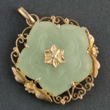 Chinese Jade Jewelry, Jade Jewelry Design, Earthy Necklace, Jade Flower, Runway Jewelry, Antique Jade, Chinese Jade, Chinese Export, Nephrite Jade