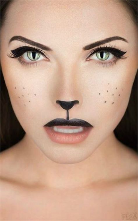 Check out these 11 Best Animal Makeup Ideas for a little inspiration. Black Cat Makeup, Carnaval Make-up, Creative Halloween Makeup, Fantasy Make-up, Halloweenský Makeup, Halloween Make-up Looks, Animal Makeup, Halloween Makeup Inspiration, Makijaż Smokey Eye