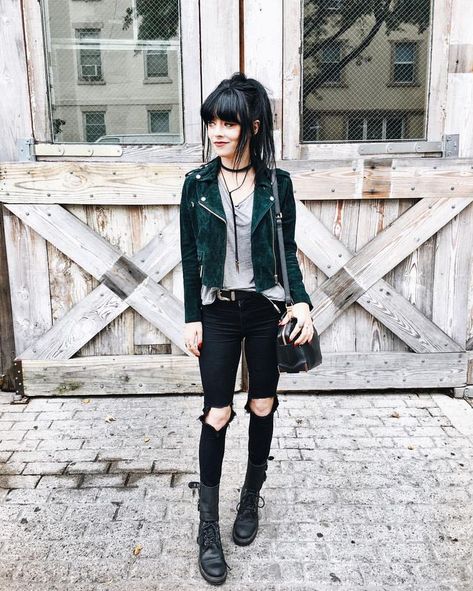 jaglever: “ The feels when you stumble upon a jacket you forgot you had and it’s everything and more. A lil #ootd walking around Brooklyn (at Williamsburg, Brooklyn) ” Edgy Club Outfits, Casual Hipster Outfits, Goth Outfit, Tokyo Street Fashion, Hipster Grunge, Neue Outfits, Hipster Outfits, A Jacket, Rocker Chic