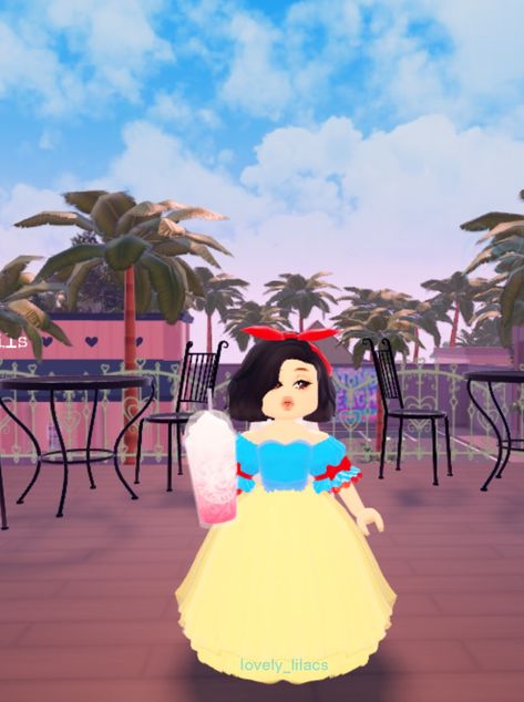 Snow White Outfit, Snow White Outfits, Make Snow, Princess Outfit, Disney Princess Outfits, Royal Clothing, Aesthetic Roblox Royale High Outfits, How To Make Snow, Royale High