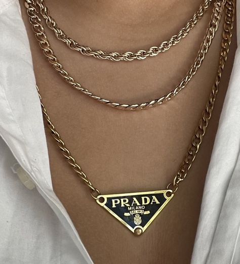 prada necklace gold chains necklace aesthetic influencer blogger detail shot fall fashion Prada Necklace, Dior Chain, Prada Aesthetic, Aesthetic Influencer, Jewelry Stack, Christian Dior Bag, Necklace Aesthetic, Dior Necklace, Tiffany And Co Jewelry