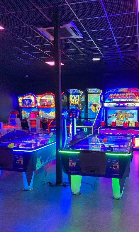 Small Arcade Business, Blue Arcade Aesthetic, Game Zone Aesthetic, Game Arcade Aesthetic, Arcade Game Aesthetic, Retro Arcade Aesthetic, Arcade Games Aesthetic, 80s Arcade Aesthetic, Arcade Business