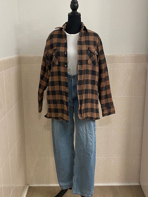 "Vintage Arrow Sportswear flannel shirt that is insulated and can function as a jacket.  Marked as a Medium. Approximate measurements are 24\" shoulder to sleeve, 27\" in length, 20\" in width." Flannel Top Outfit, 90s Flannel Outfits, Cute Flannels, How To Style A Flannel, Styling A Flannel, Flannel Outfits Aesthetic, Outfits Flannel, Grunge Shirts, Vintage Arrow