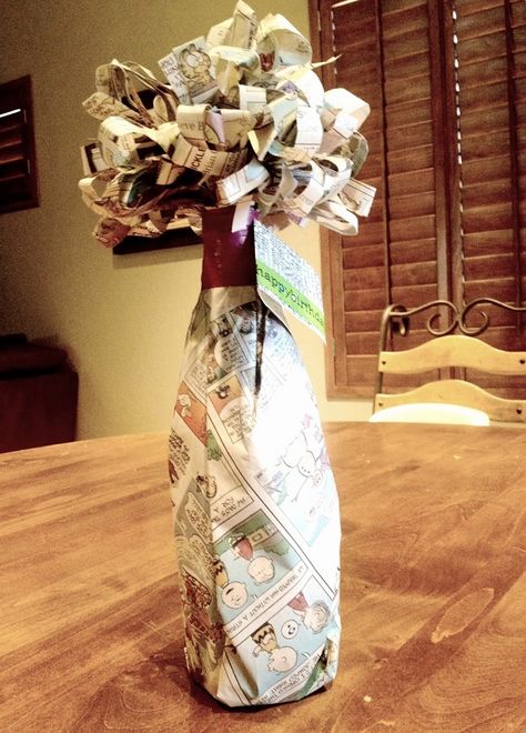 Gift Wrap Bottle Of Wine, Wrap Wine Bottle Gift Tissue Paper, Wrapped Wine Bottles, Creative Gift Wrapping, Christmas Cakes, Beer Gifts, Wrapping Ideas, Wine Bottles, Christmas Cake