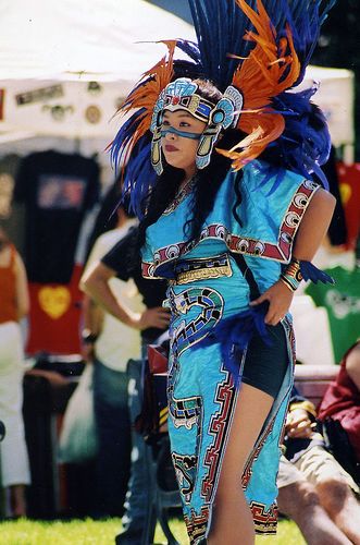 Aztec woman Aztec Dress Traditional, Aztec Dancer Costumes, Aztec Traditional Clothing, Aztec Clothing Traditional, Ancient Mayan Clothing, Aztec Clothes, Aztec Outfit, Aztec Dancer, Mayan Clothing