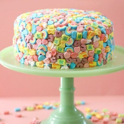 DIY Lucky Charms Cake Lucky Charms Cake, Easy Cake Decorating Ideas, Torte Creative, Colorful Cake, Magically Delicious, Torte Cupcake, Cake Decorating Ideas, Smitten Kitchen, Easy Cake Decorating