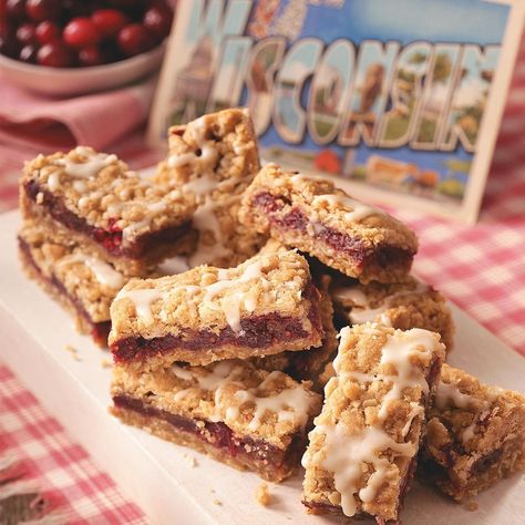 Oatmeal Date Bars, Date Bars Recipe, Date Bars, Fresh Fruit Recipes, Cranberry Recipes, Bar Recipes, Cookie Bar Recipes, Bars Recipe, Brownie Bar