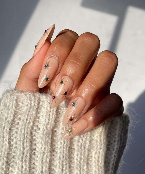 15 Taylor Swift-Inspired Nail Ideas With Mega Pop Star Energy Pink Nails And White, Taylor Swift Nails, Nail Looks, Light Pink Nails, Classic Nails, Kawaii Nails, Xmas Nails, Types Of Nails, Green Nails