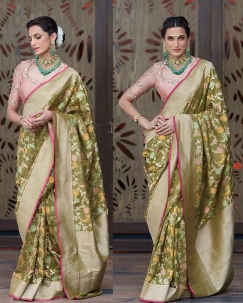 Green Banarsi Saree, Banarasi Saree Blouse Designs Latest, Shilpa Reddy, Long Blouse Designs, Banaras Sarees, Designer Sarees Wedding, Banarsi Saree, 28 September, Saree Blouse Neck Designs