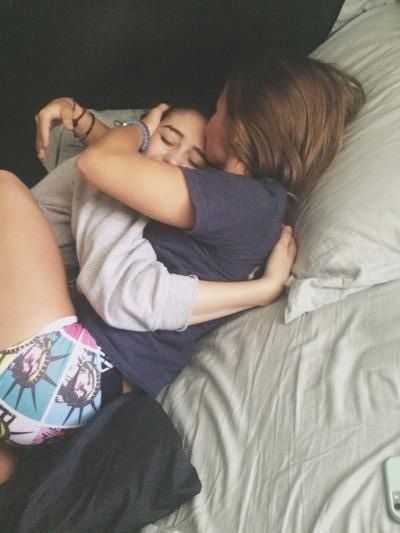 Cuddle Pictures, Bff Travel, I Need A Girlfriend, Need A Girlfriend, Sisters Goals, Girls Cuddling, Bff Photography, Want A Girlfriend, Girlfriend Goals