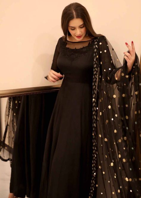 Pakistani Dress Design Ideas, Full Sleeve Gowns, Gown Chiffon, Black Frock, Simple Frock Design, Mehendi Outfits, Resham Work, Pakistani Wedding Outfits, Desi Fashion Casual