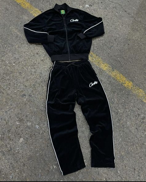 Cortez Tracksuit, Corteiz Tracksuit, Crtz Rtw, Men Streetwear Outfits, Minimal Shirt Design, Street Style Outfits Casual, Guys Fashion Casual, Apparel Design Inspiration, Fashion Sportswear