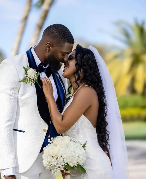 Black Married Couples Wedding Day, Weddings Pictures Ideas, Wedding Shoots Poses, Bride Wedding Day Photos, Black Couples Wedding Pictures, Wedding Day Photoshoot, Elopement Wedding Photos, Black Weddings African Americans, Wedding Photo Ideas Bride And Groom