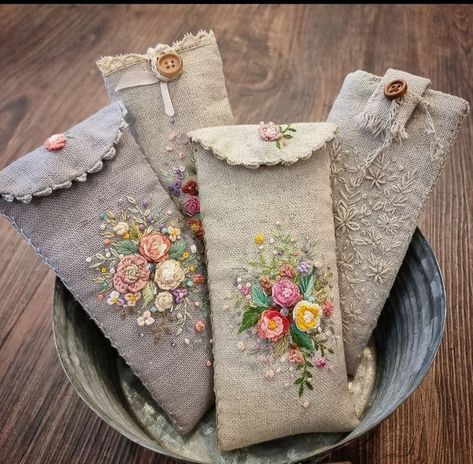 Sulaman Pita, Embroidery Stitch, Felt Embroidery, Pola Sulam, Embroidery Bags, Hand Embroidery Flowers, Brazilian Embroidery, 자수 디자인, Sewing Embroidery Designs