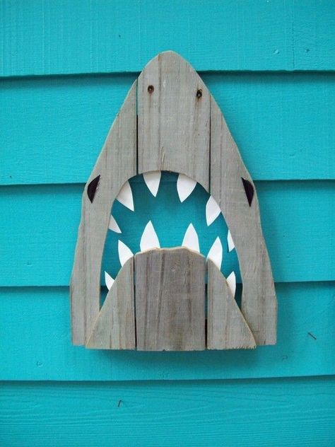 A fun collection of 20+ Shark Week Projects, crafts, recipes, decor, and more! Come celebrate shark week with Sand & Sisal! Wooden Shark, Fence Wood, Deco Marine, Shark Decor, Shark Art, Wood Fish, Shark Week, Beach Crafts, Outdoor Art