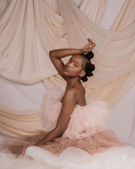 ᴄɢ on Twitter: "lillian by anu aketi — styling by crystal-chan and ndidi osian, hair by donnatella & makeup by kim nededum https://t.co/IYePQ2yfVt" / Twitter Creative Photoshoot Ideas, Glam Photoshoot, Birthday Shoot, Black Femininity, Photoshoot Themes, Photoshoot Concept, My Place, Birthday Photoshoot, Black Culture