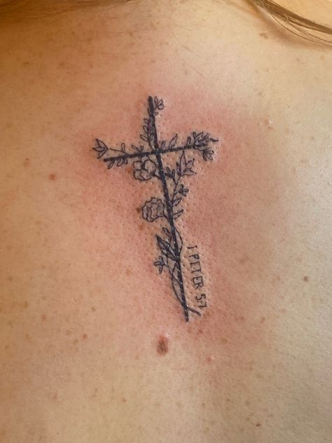 Cross Back Tattoo Women, Back Cross Tattoo, Cross Back Tattoo, Back Cross Tattoos, Back Tattoo Women, Subtle Tattoos, Cross Tattoo, Tattoo Inspo, Compass Tattoo