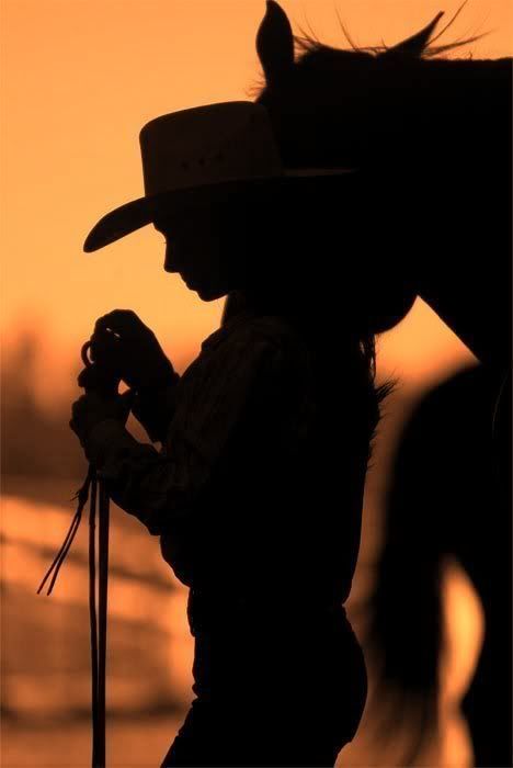 Cowgirl Sharing a  Sunset With Her Horse. Foto Cowgirl, Ranch Ideas, Cowgirl Quotes, Wilde Westen, Country Girl Quotes, Cowgirl And Horse, Animale Rare, Horse Quotes, Images Vintage