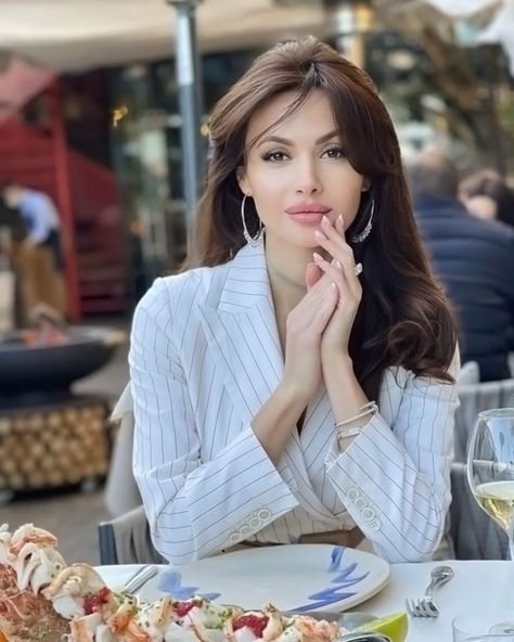 Instagram Crush Alena Khovrina (24 Photos) - Suburban Men Alena Khovrina, Friend Photography, Brunette Models, Rich Girl Lifestyle, Brunettes, Elegant Woman, Classy Outfits, Beauty Women