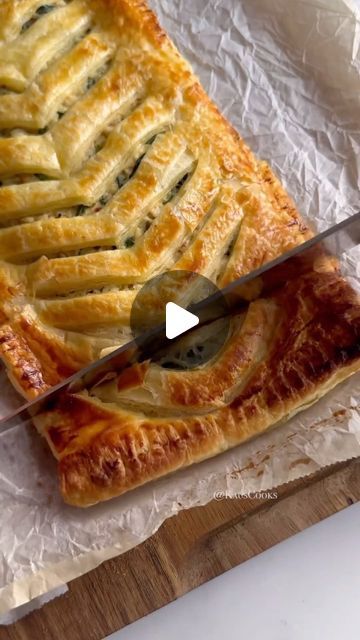 Tazo Foods on Instagram: "OMG this amazing 🥐 chicken spinach pie recipe by @kauscooks is too good to be true! Make it today & impress every around you 😎 Order tazo puff pastry to replicate this recipe in your kitchen 🤩" Puff Pastry Dinner, Puff Pastry Recipes Dinner, Spinach Pie Recipe, Puff Pastry Snacks, Puff Pastry Recipes Savory, Puff Pastry Chicken, Easy Puff Pastry Recipe, Chicken Finger, Savory Puff Pastry