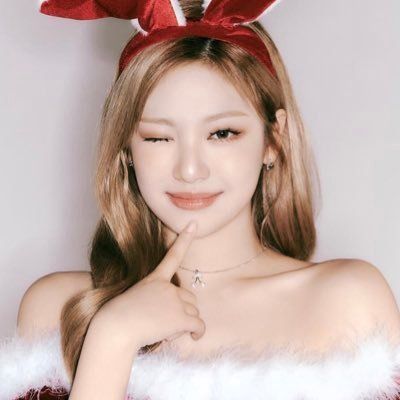 Christmas Profile Pictures, Christmas Layouts, Id Photo, Christmas Icons, New Theme, Christmas Girl, Girl Icons, Beautiful Christmas, Kpop Idol