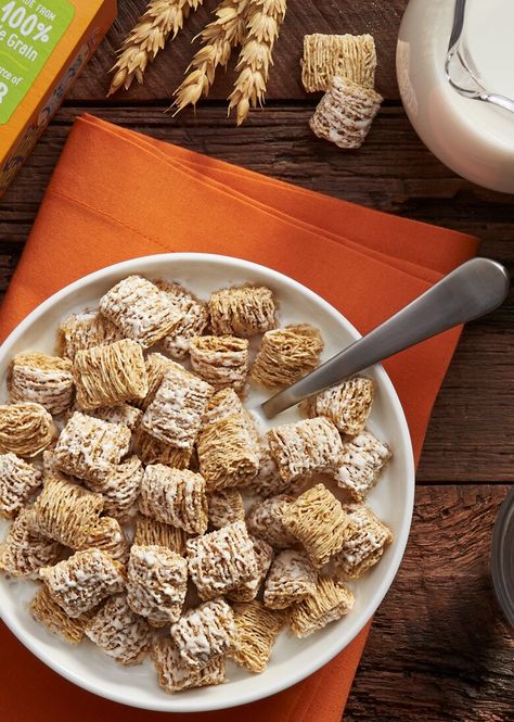 Kellogg's Frosted Mini-Wheats Original cereal Bowl Of Cereal Aesthetic, Recipes Of Starch And Cereal Dishes, Mini Wheats Cereal, Low Calorie Cereal, Frosted Mini Wheats, Waffle Cereal, Wedding Meals, Mini Wheats, Types Of Cereal