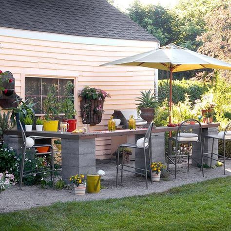 How To Use Cement Blocks In Practical Outdoor Projects Cinder Block Furniture, Block Bench, Cinder Block Garden, Cinder Block, Outside Living, Foto Tips, Budget Backyard, Outdoor Kitchen Design, Outdoor Bar