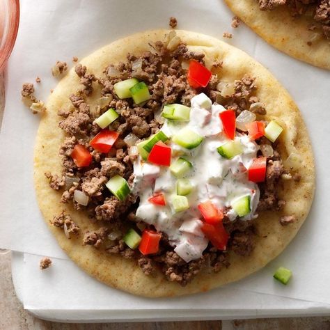 Greek Beef Pitas Ground Beef Pita, Greek Ground Beef, Beef Pita, Pitas Recipe, Hamburg Recipes, Greek Beef, Pita Recipe, Takeout Recipes, Beef Entrees