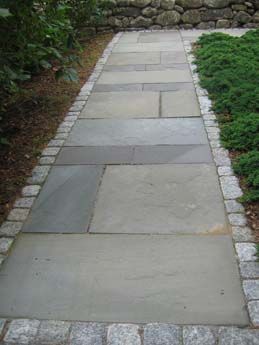 Natural stone walkway to home entrance. Full color pattern bluestone and granite edging. Bluestone Cobblestone, Outdoor Fire Pit Patio, Bluestone Walkway, Cinder Block Fire Pit, Bluestone Pavers, Gazebo With Fire Pit, Fire Pit Wall, Fire Pit Decor, Fire Pit Swings