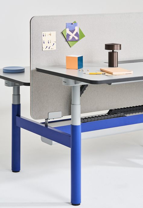 STEELCASEMIGRATIONSEPRO_5 Standing Desk Design, Height Adjustable Workstation, Adjustable Computer Desk, Sit To Stand, Office Layout, Sit Stand Desk, Adjustable Height Table, Workplace Design, Adjustable Table