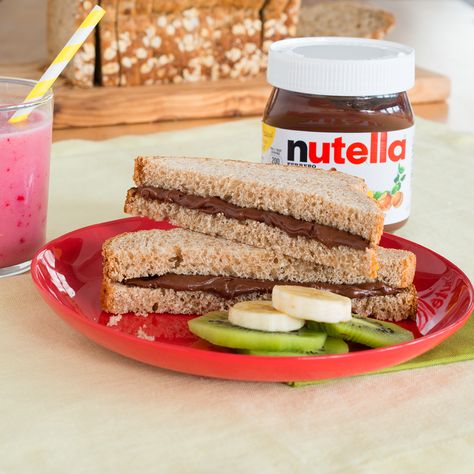 The perfect sidekick to your sandwich with Nutella. Nutella Sandwich Aesthetic, Nutella Sandwich Ideas, Emma Gonzalez, Nutella Sandwich, Chocolate Photography, Sandwich Ideas, Dream Food, Outdoors Birthday Party, Healthy Sandwiches