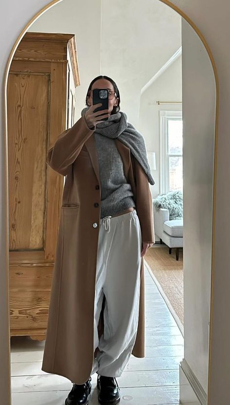 Learning Style from Larissa Mills. Larissa Mills Outfits, Larissa Mills, Pajamas Winter, Home Wear Women Pajamas, Home Wear Women Casual, Homewear Woman, Home Wear Women, Homewear Fashion, Women Pajamas