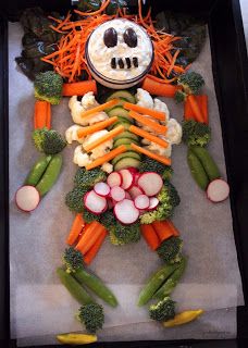 Halloween Skeleton Veggie Tray, Skeleton Crudite, Vegetable Skeleton, Skeleton Veggie Tray, Halloween Veggie Tray, Halloween Apps, Halloween Food Snacks, Food Halloween Costumes, Easy Halloween Party Food