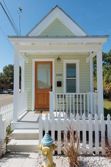 Bigger Than Tiny, Smaller Than Average Tiny Beach House, City Houses, Wohne Im Tiny House, Small Beach Houses, Tiny House Exterior, Shotgun House, Tiny Houses For Rent, Structural Insulated Panels, Ybor City