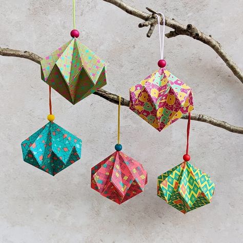 10 Origami Ornaments - Cute DIY Christmas Tree Decorations | Apartment Therapy Origami Christmas Ornament, Origami Christmas Tree, Diy Tree Decor, Origami Ornaments, Origami Decoration, Paper Christmas Ornaments, Christmas Tree Decorations Diy, Christmas Origami, Christmas Paper Crafts