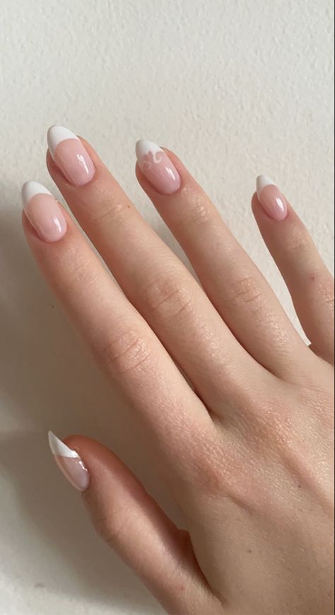 Cute Downtown Nails, Brandy Melville Nails, Downtown Nails Aesthetic, Short Acrylic Nails For School, Couqutte Nails, Outfit Autumn 2022, Downtown Nails, Downtown Girl Nails, Coquette Nails Aesthetic