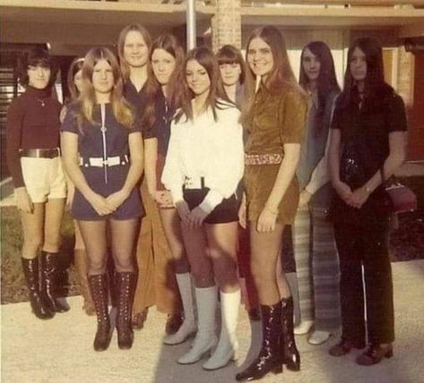 Late 60s Fashion, White Boots Outfit, 70s Girl, Outfits 70s, 60s 70s Fashion, 60s And 70s Fashion, 70s Women, 70s Inspired Fashion, 70s Outfits