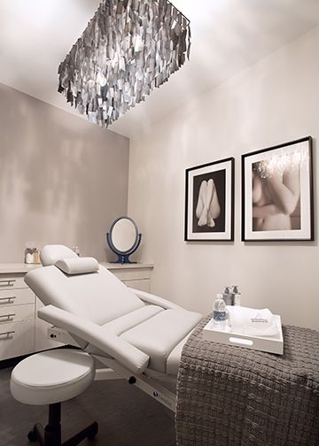 Spa Room Ideas Estheticians, Spa Room Ideas, Beauty Room Salon, Esthetician Room Decor, Esthetics Room, Spa Room Decor, Salon Suites Decor, Esthetician Room, Spa Rooms