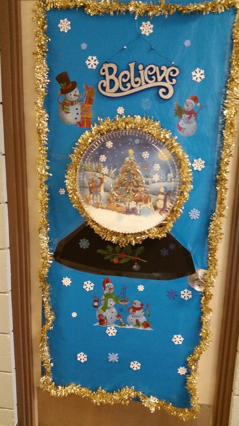 Christmas Door Decorating Contest Snow Glob, Snow Globe Door Decorating Contest, Snowglobe Door Decoration, Snow Globe Door Decoration, Winter Door Decorations Classroom, Diy Christmas Door Decorations, Christmas Hallway, Door Decorations Classroom Christmas, Holiday Door Decorations