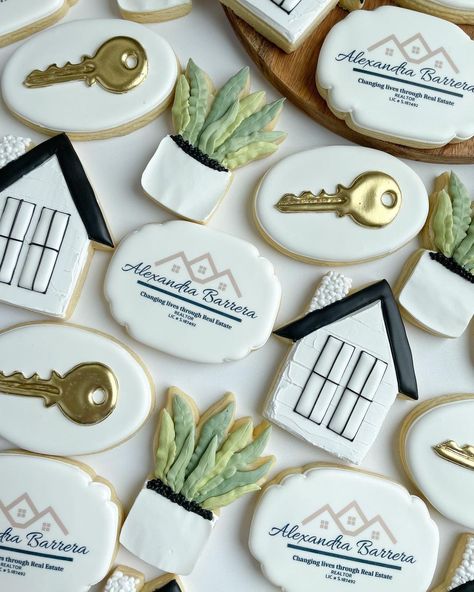 REALTORS Nothing says 'Welcome to your new home' quite like a delicious batch of cookies 🏡🍪 It’s the perfect gift to say “Thank you for… | Instagram New Home Cookies Decorated, Open House Treats, Housewarming Cookies, Gift Cookies, House Cookies, Thank You Cookies, Inmobiliaria Ideas, Cutout Cookies, Cookie Decorating Party