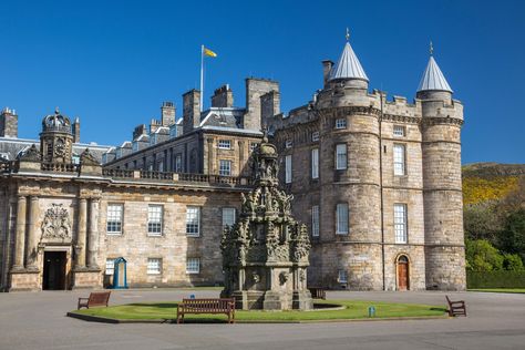 Top 10 Things To Do And See Along Edinburgh's Royal Mile Palace Of Holyroodhouse, St Margaret Of Scotland, Scott Monument, Scotland Tours, Architecture Landmark, Edinburgh Castle, Listed Building, Historical Landmarks, Travel Images