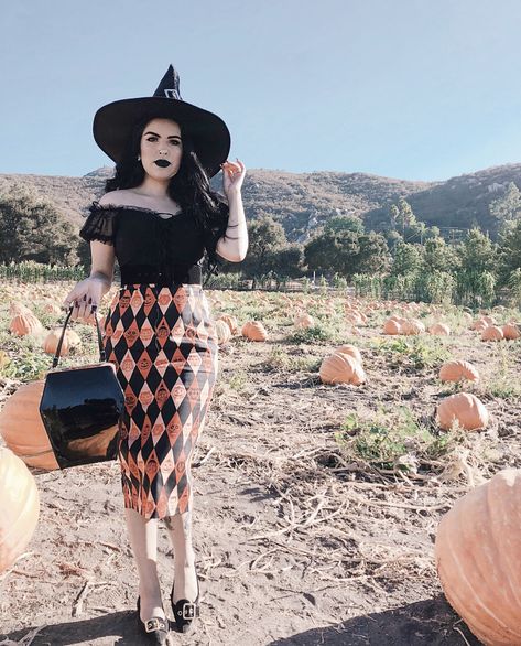 Harvest Outfits, Salem Outfits, Halloween Themed Outfits, Outfit Design Ideas, Gothic Picnic, Gothabilly Fashion, Halloween Fashion Outfits, Spooky Outfits, Vintage Witches