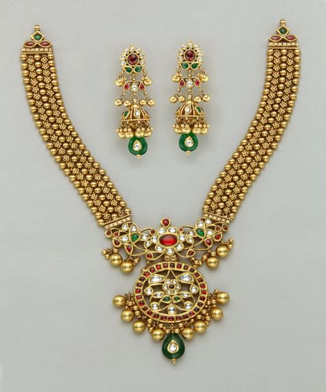 Kundan Jewellery Set Simple, Gold Necklace Set 20 Grams, Gold Necklace Designs Latest, 22 Carat Gold Jewellery, Short Necklaces, Kundan Jewellery Set, Antique Gold Jewelry Indian, Gold Necklace Indian, Beautiful Gold Necklaces