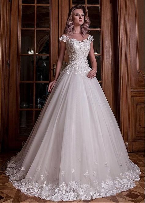 Wedding Dress With Lace  This pretty wedding dress is a good choice for your big day. Rockabilly Wedding Dresses, Green Wedding Guest Dresses, Wedding Dress With Lace, Pnina Tornai, Pretty Wedding Dresses, White Wedding Dress, Affordable Wedding Dresses, Blue Wedding Dresses, A Line Wedding Dress