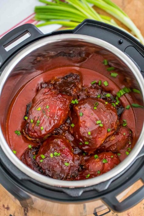 Instant Pot BBQ Chicken - Sweet and Savory Meals Chicken Bbq Sauce, Instant Pot Bbq Chicken, Bbq Chicken Wings Recipe, Bbq Sauce Ingredients, Chicken Bbq, Bruschetta Ingredients, Top Chicken Recipes, Savory Meals, Bbq Sauce Recipe