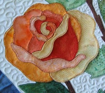 Rose Applique Pattern, Applique Roses, Rose Quilt Pattern, Patchwork Flowers, Patchwork Quilting Designs, Applique Flower, Applique Flowers, Quilting Designs Patterns, Yellow Quilts