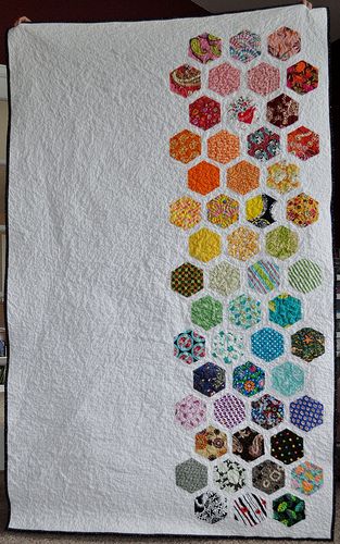 Modern Hexagon Quilt Ideas, Beehive Quilt, Hex Quilt, Honeycomb Quilt, Hexi Quilt, Hexie Quilt, Quilt Modernen, Rainbow Quilt, Pretty Quilt