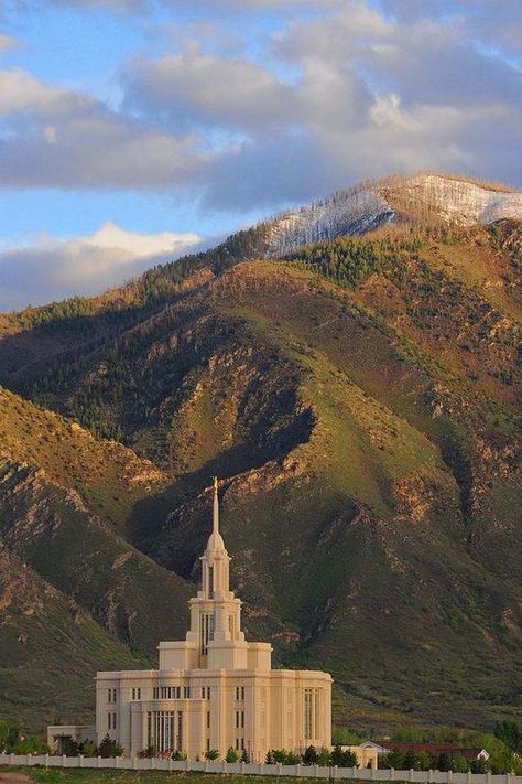 Payson Temple, Lds Pictures, Jesus Christ Lds, Lds Temple Pictures, Lds Mission, Church Aesthetic, Mormon Temples, Temple Pictures, Church Pictures